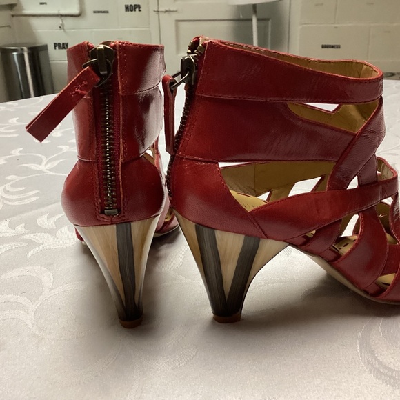 Nine West Leather Open Toe Heels LOOK AT THESE HEELS. STUNNING UNIQUE💃💃💃‼️‼️‼ - Picture 2 of 14